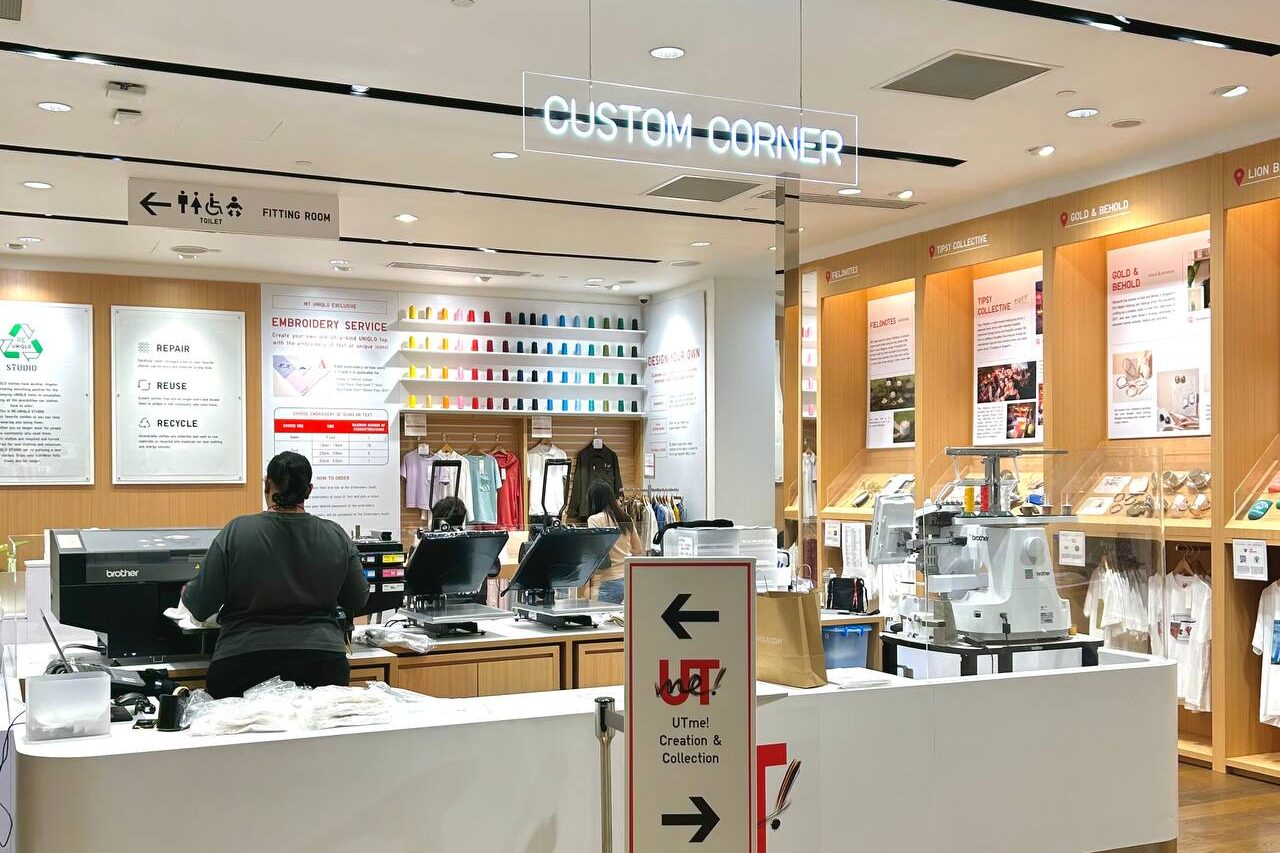 uniqlo custom corner at orchard central