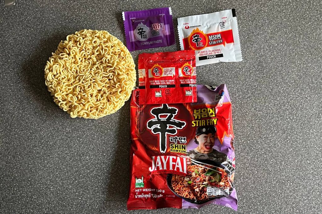 whats inside jayfai nongshim