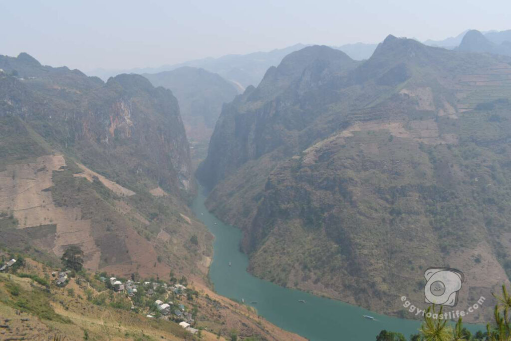 valley in dong van