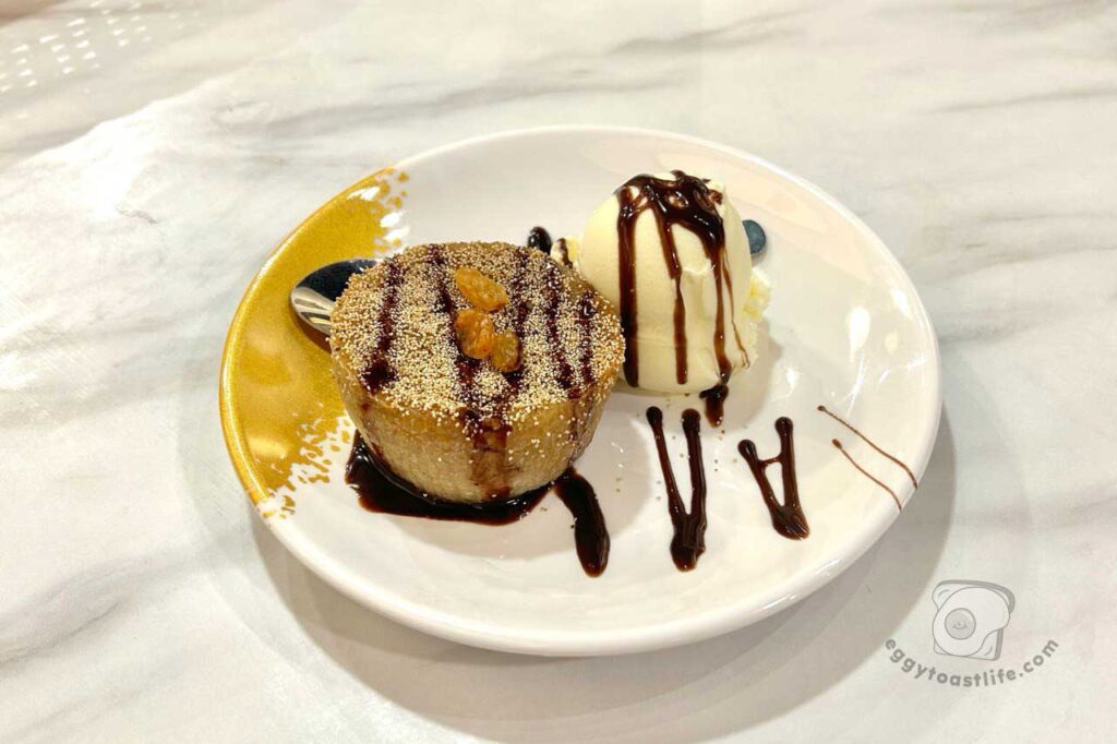 semolina cake with ice cream