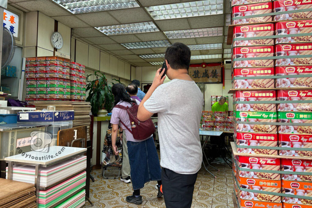 crowd in duck shing ho