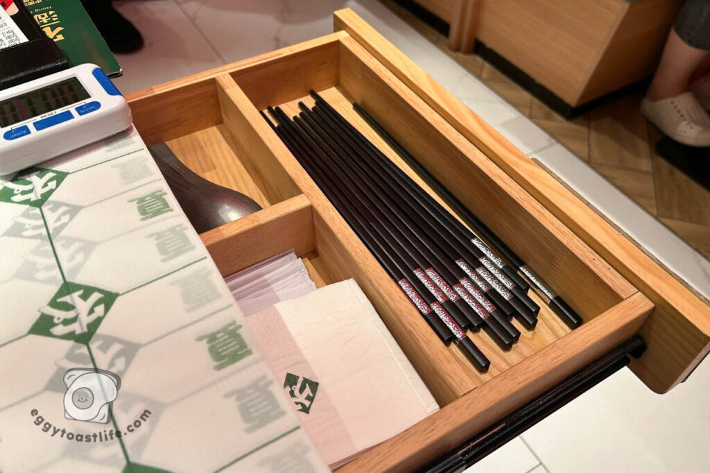 amenities drawer at nong geng ji